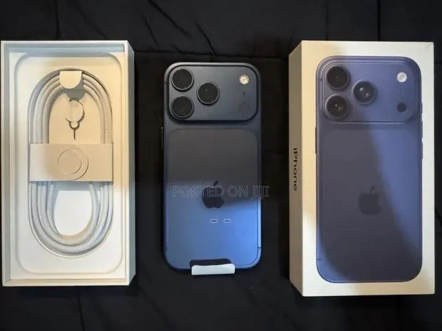 Apple iPhone 17 Pro Max 256 GB Blue · Photo 1