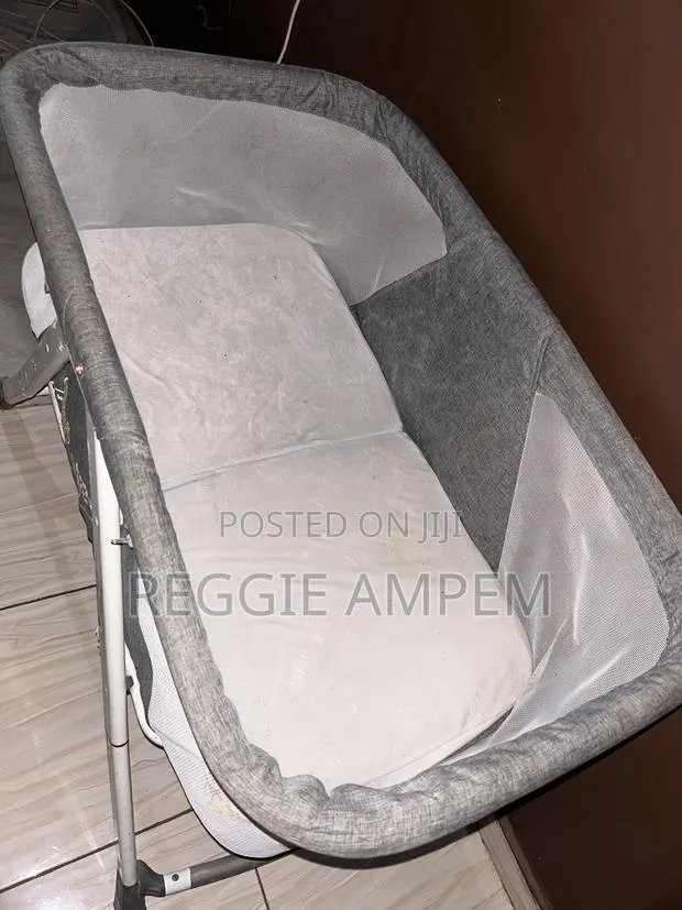 Nice and Clean Baby Cot · Photo 1