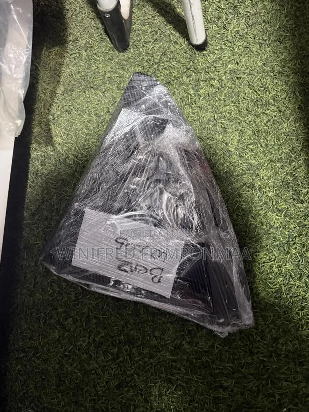 Mercedes Benz W205/C250 Window Vent · Photo 1