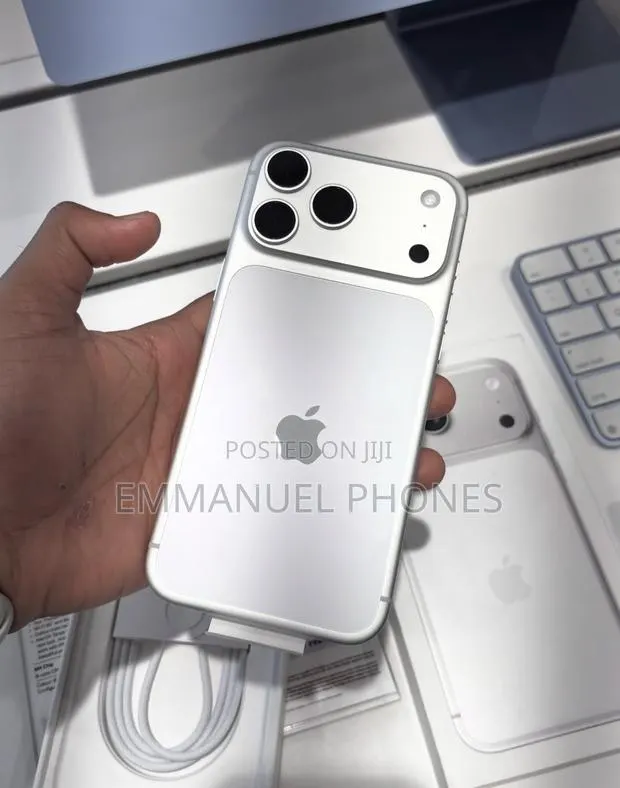 New Apple iPhone 17 Pro Max 1 TB Silver · Photo 1