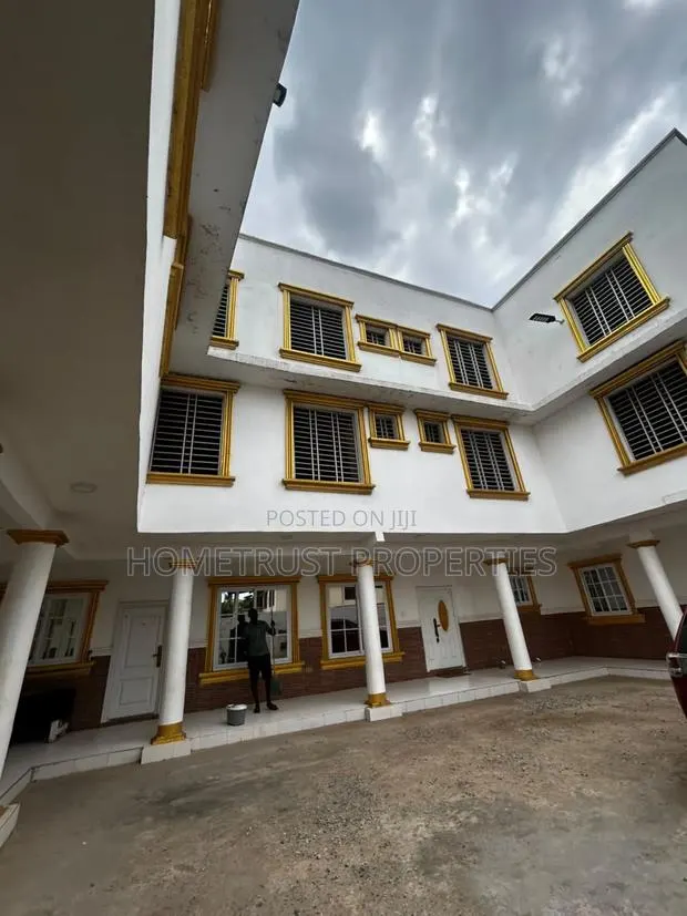 32 Bedroom Hotel for Sale at Odorkor · Photo 1