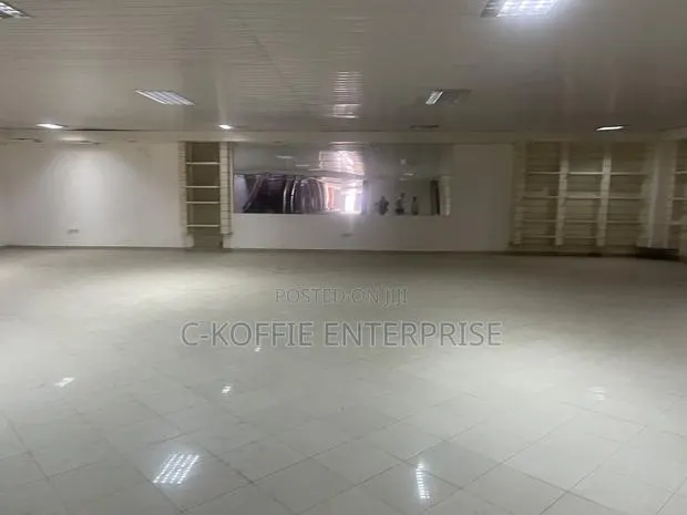 350 SQM Showroom at Spintex for Rent · Photo 1
