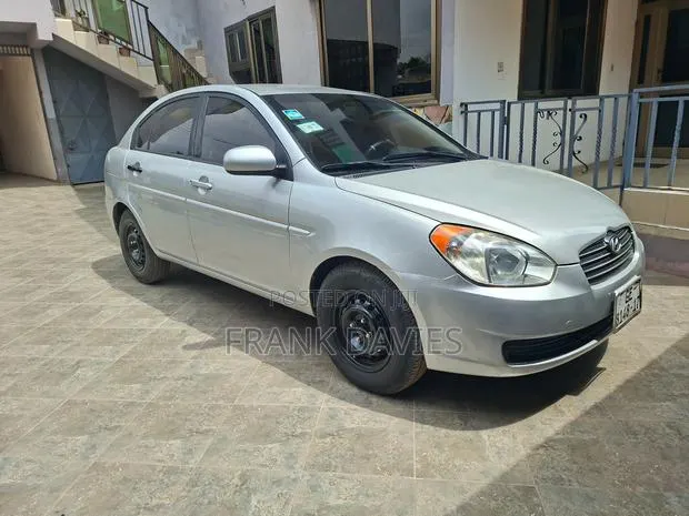 Hyundai Accent 1.6 2009 Gray · Photo 1
