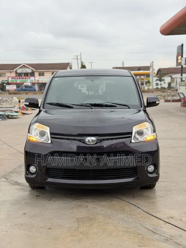 Toyota Sienta 1.5 FWD 2013 Purple · Photo 1