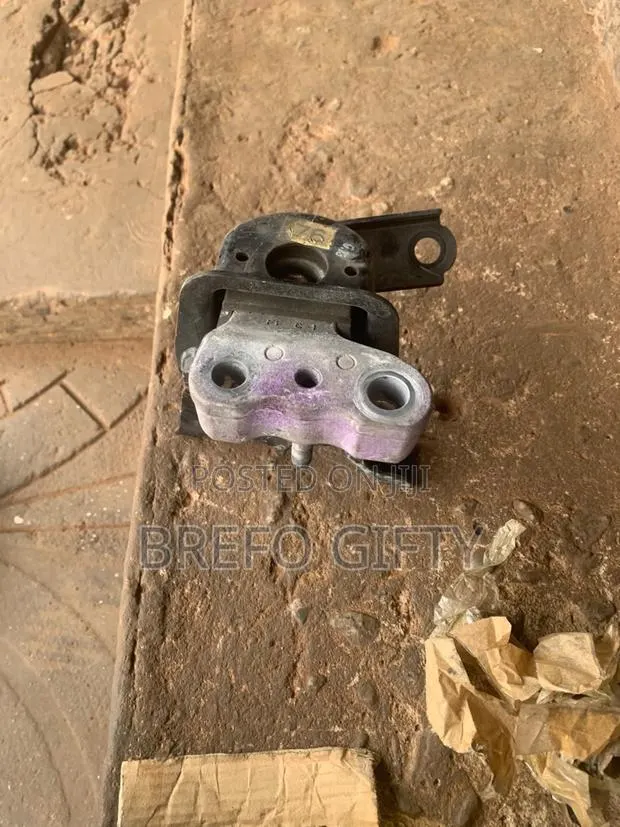 Toyota Corolla Engine Mount · Photo 1
