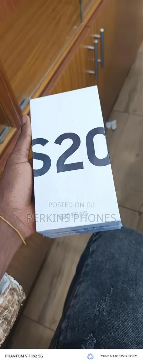 New Samsung Galaxy S20 FE 5G 128 GB Black · Photo 1