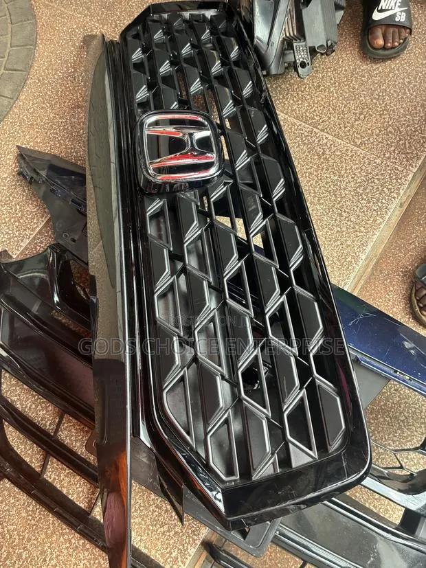 Front Grill HRV 2022-2023-2024 With Bonnet Mould · Photo 2