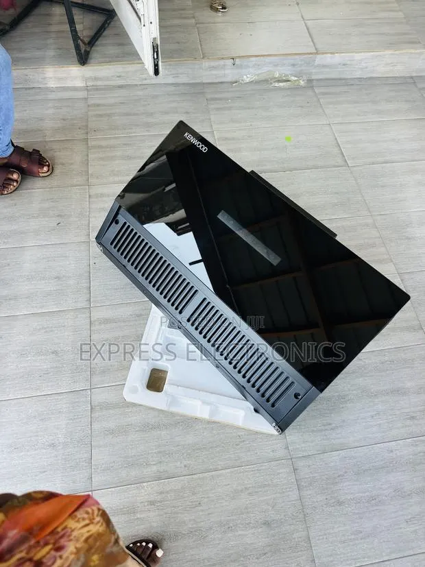 Order for the New Kenwood 90cm Mirror Black Finish Extracting · Photo 1