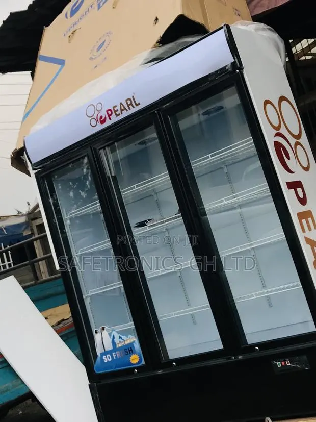 Display 3 Doors Pearl Glass PVC-150 Fridge · Photo 1