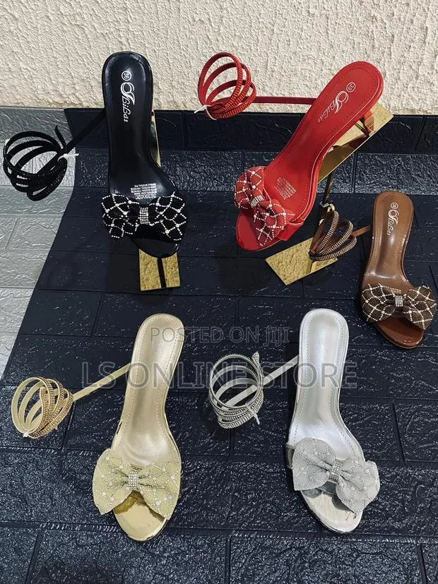 Strap Wrap Heel · Photo 1