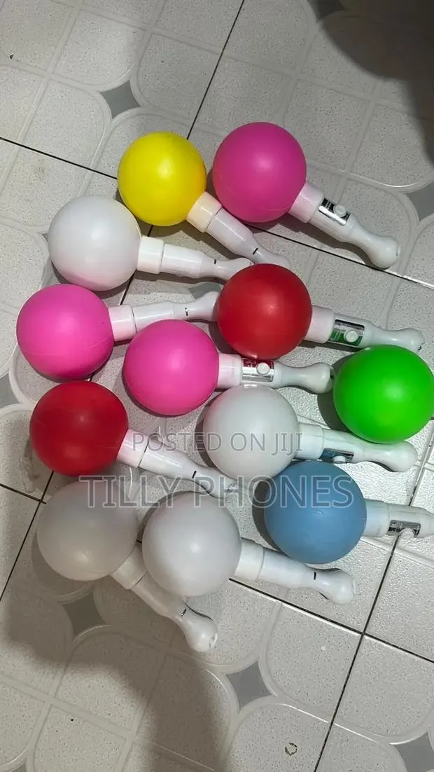 Mimi Plastic Maracas · Photo 1