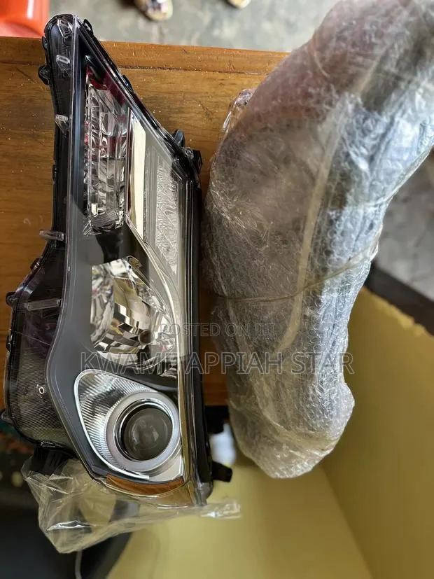 RAV4 “2013,2014, 2015” Headlight Pair · Photo 1