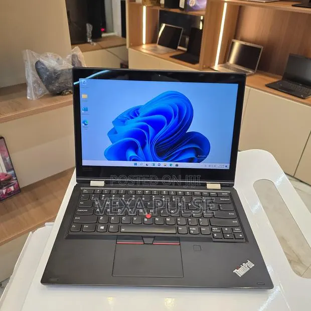 Laptop Lenovo ThinkPad Yoga 8GB Intel Core i5 SSD 256GB · Photo 1