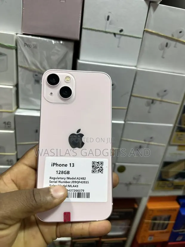 Apple iPhone 13 128 GB Pink · Photo 1