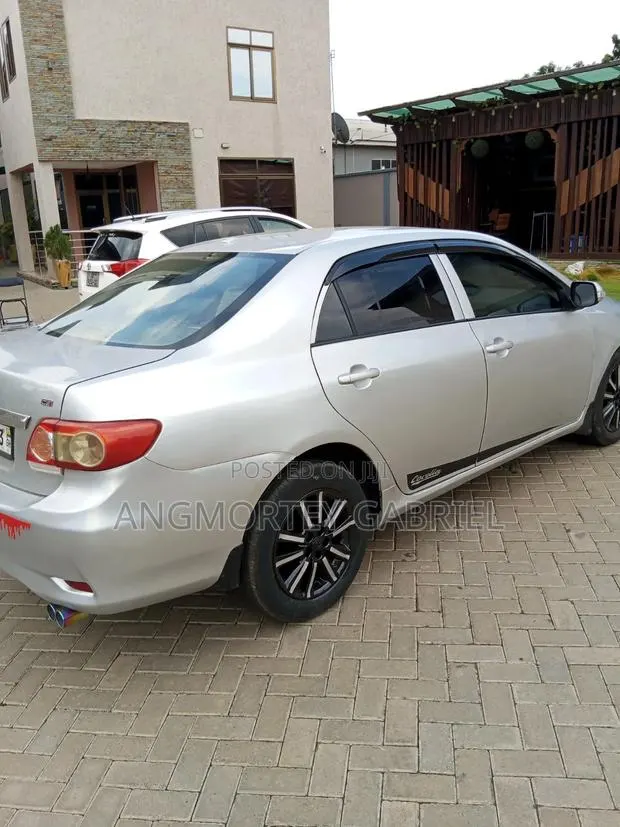 Toyota Corolla 2012 Silver · Photo 1