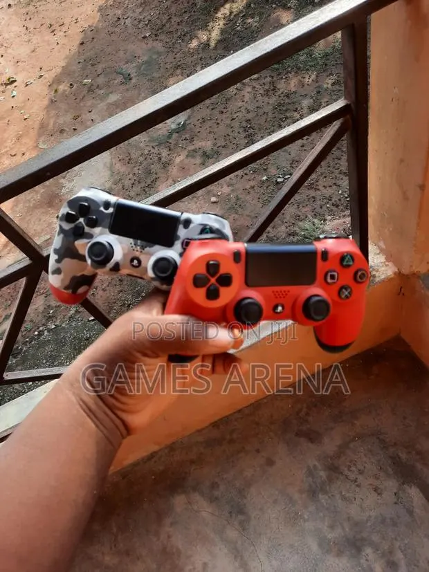 Original Homeused PS4 Controllers (Price Per Controller) · Photo 1