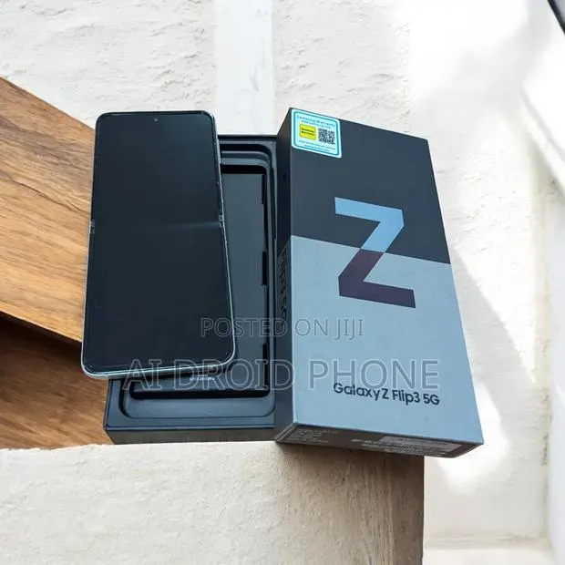 New Samsung Galaxy Z Flip 3 256 GB Gray · Photo 1