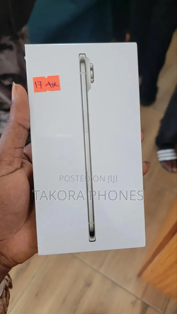 New Apple iPhone Air 256 GB Silver · Photo 1