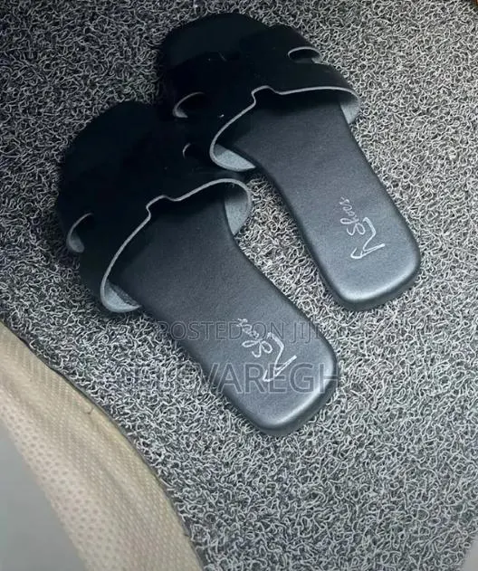 Simple Hermes Slippers · Photo 1