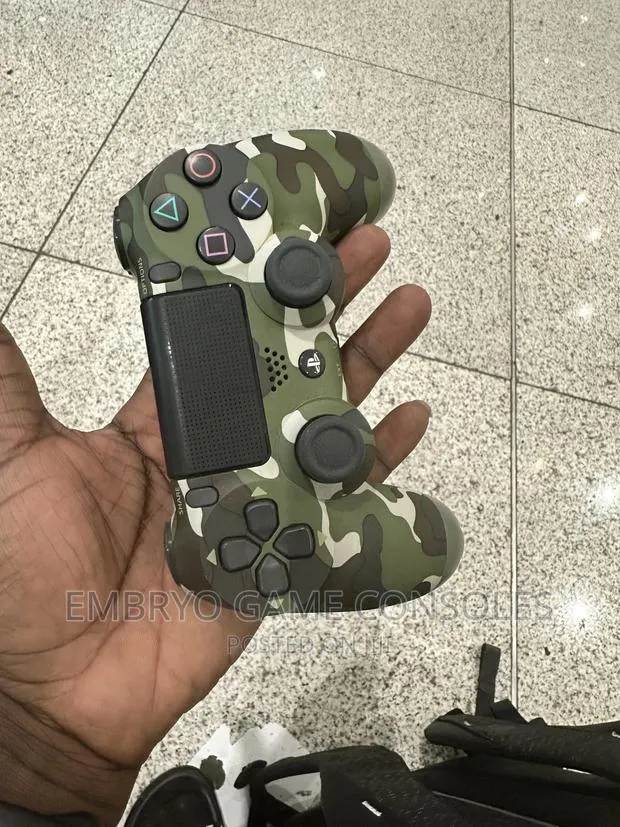Original V2 Ps4 Controller From Uk · Photo 1