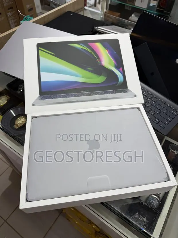 Laptop Apple MacBook Pro 2022 M2 8GB Apple M2 SSD 256GB · Photo 1
