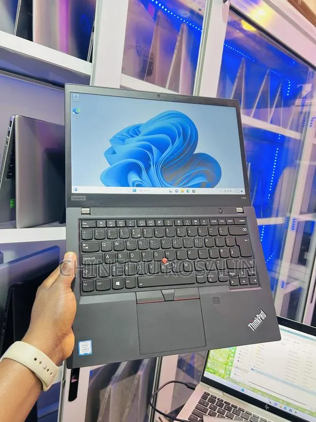 Laptop Lenovo 8GB Intel Core i5 SSD 256GB · Photo 1