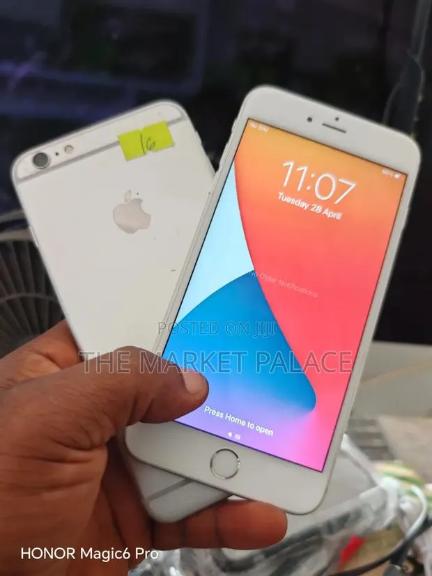 Apple iPhone 6s Plus 64 GB White · Photo 1