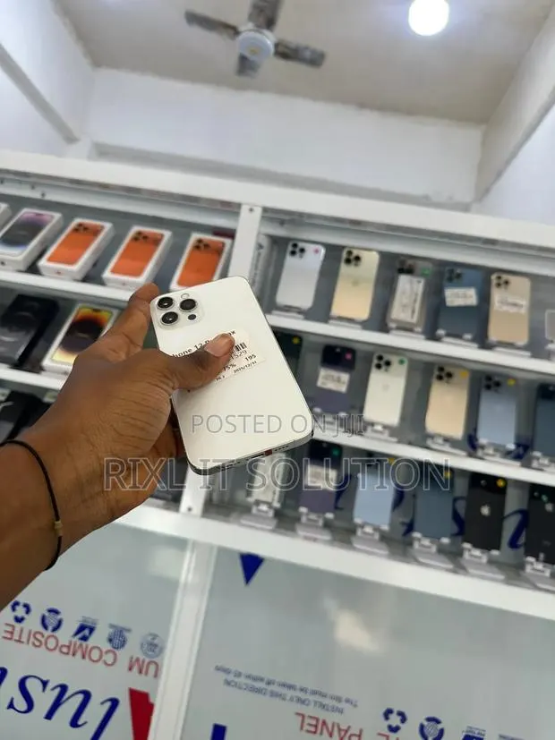 Apple iPhone 12 Pro Max 256 GB White · Photo 1