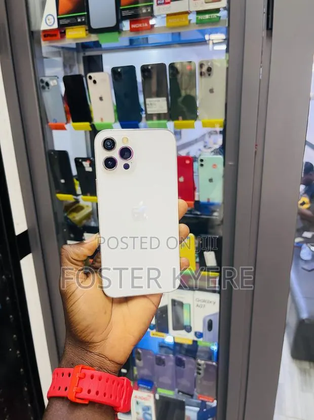 Apple iPhone 12 Pro Max 128 GB White · Photo 1