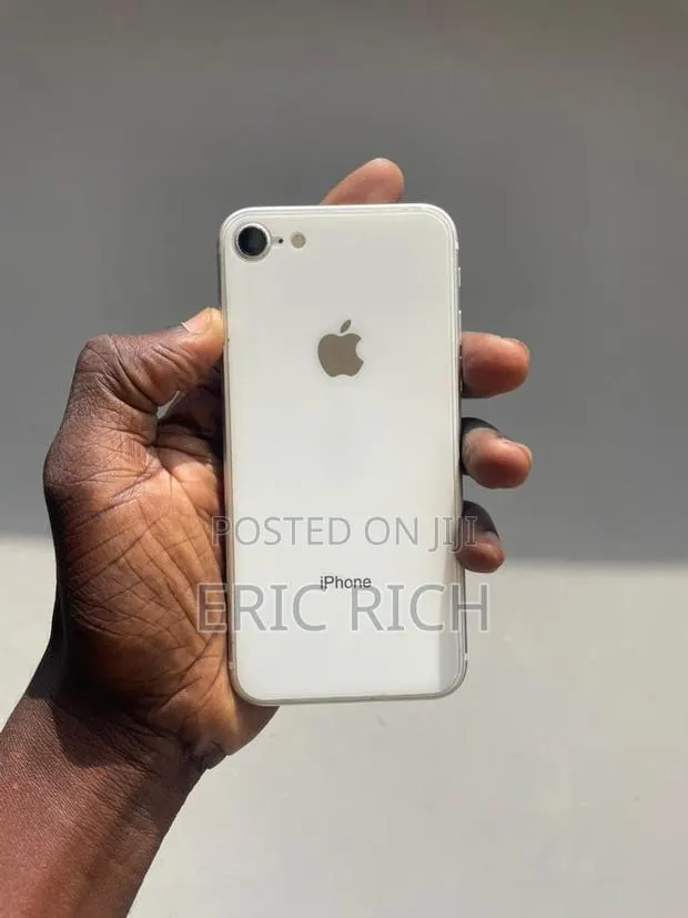 Apple iPhone SE (2020) 64 GB White · Photo 1