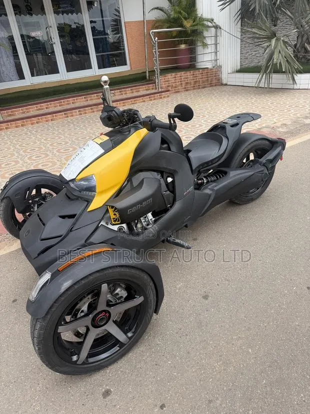 Can-Am 2025 Yellow · Photo 1