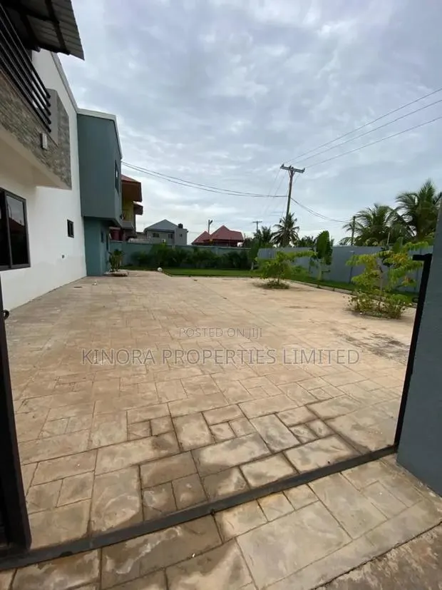 4bdrm Townhouse / Terrace in Total, Haatso for rent · Photo 1