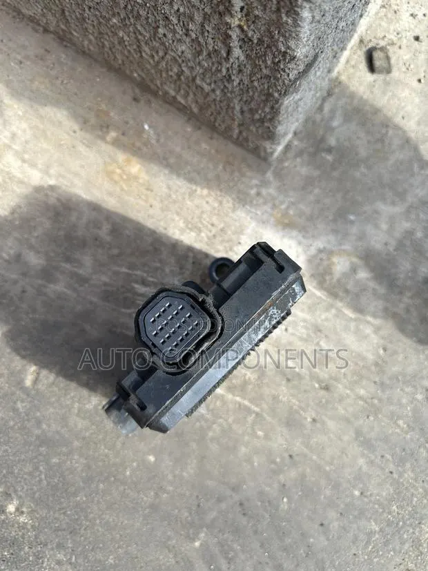 Toyota Camry 2010 Gearbox / Transmission Control Unit - TCM (22 Pins) · Photo 1