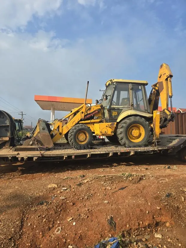 Backhoe Loader for Rent · Photo 2