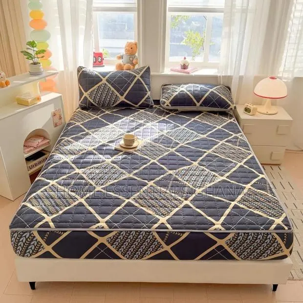 Waterproof Mattress Cover Soft Comfortable Bed Protector · Photo 1
