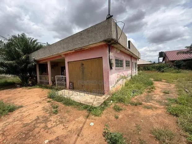 4bdrm House in Mile 7 for sale · Photo 1