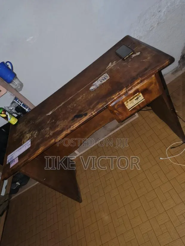 Office Table · Photo 1