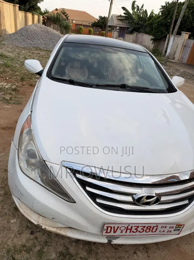 Hyundai Sonata GLS Sedan FWD (2.4L 4cyl 6A) 2012 White · Photo 1