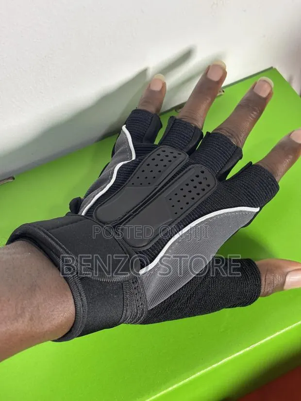 Premium Fitness Training Gloves With Comfortable Grip · Photo 1