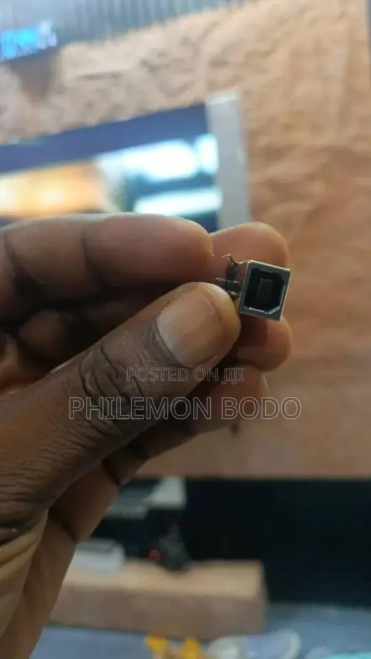 USB B Female Port (90 Degrees) · Photo 1