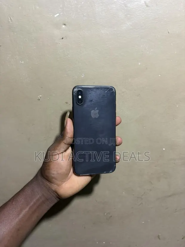Apple iPhone X 64 GB Black · Photo 1
