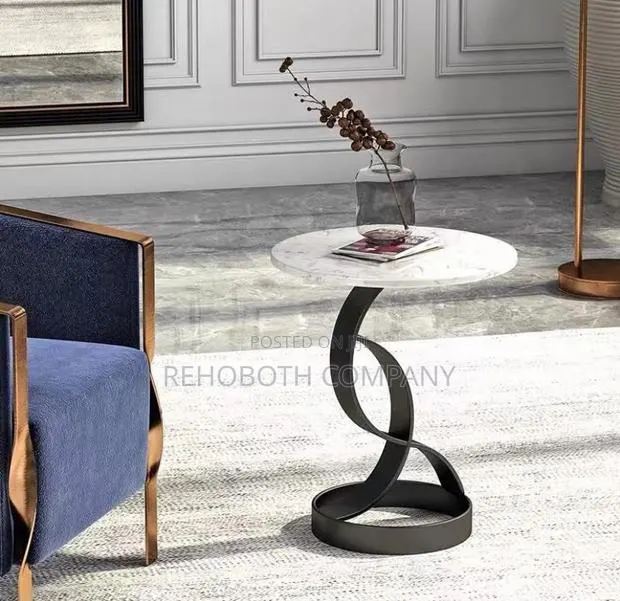 Single Side Table · Photo 1