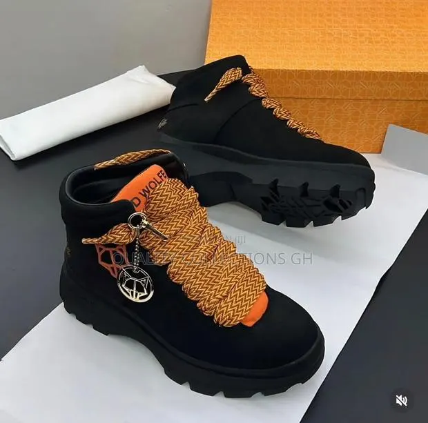 Naked Wolfe Suede Black · Photo 1