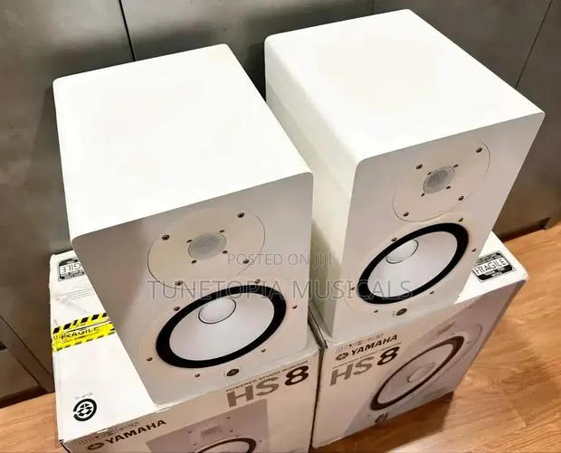 Yamaha Hs8w 8-inch Powered Studio Monitors In White. · Photo 1