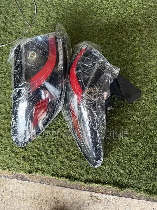 Honda HRV 2023 Original Taillights Available · Photo 1