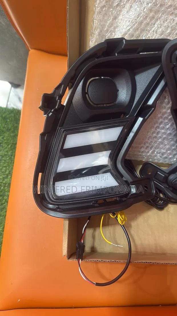 Toyota Highlander Grand 20,2023,2024 Fog Light/ Front Bumper Reflector · Photo 1