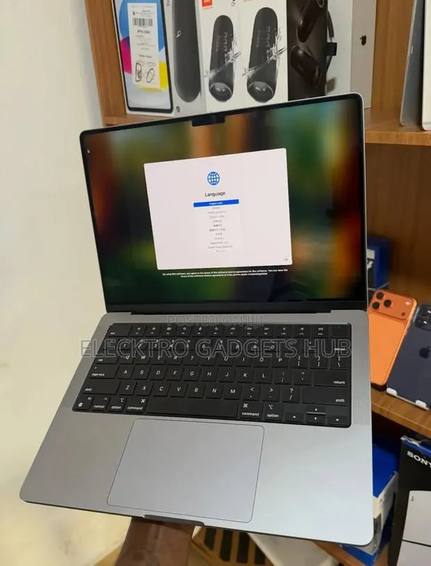 Apple MacBook Pro 2023 M3 Pro 14-inch 18GB Apple M3 Pro SSD 512GB · Photo 1