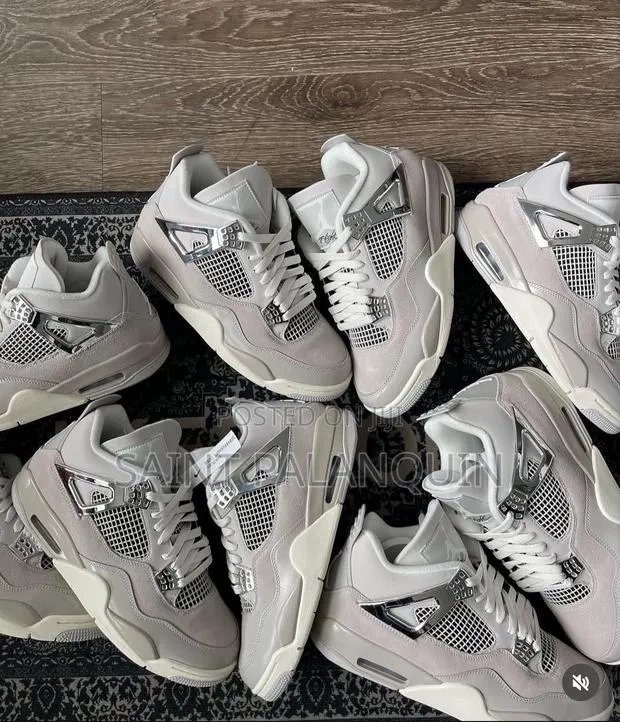 Air Jordan 4 · Photo 1
