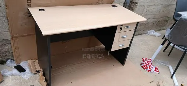 Dutable Office Desk · Photo 1
