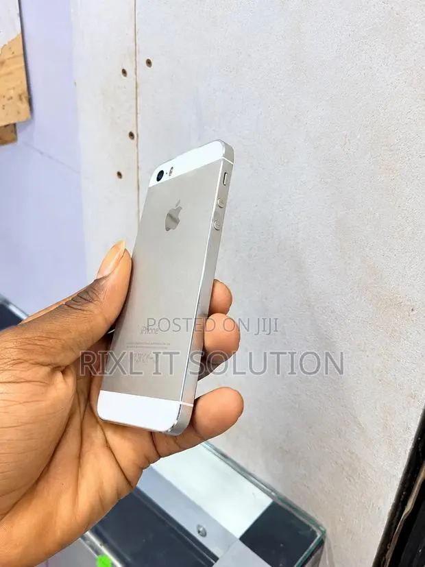 Apple iPhone 5s 32 GB Gold · Photo 1